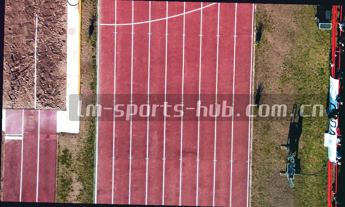 抽象设备轮廓、刷新箭头与时间刻度，青橙状态点分布在面板上